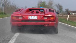 180 Luxuswagen geben Gas und machen mächtig Sound 180 luxuswagen geben gas und mac