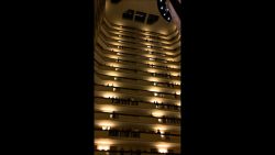 500 High School Studenten singen die Nationalhymne der USA 500 high school studenten singen