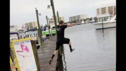 Arschbombe am Ufer machen arschbombe am ufer machen