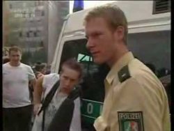 Aua - leicht betrunken auf der Loveparade aua leicht betrunken auf der lov