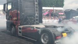 Auch ein LKW kann Driften auch ein lkw kann driften