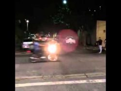 Aufgepimpter Motorroller mit viel Krach aufgepimpter motorroller mit vie