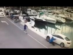 auto faellt ins wasser