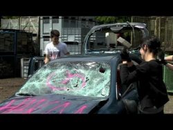 Autos zertrümmern auf dem Schrottplatz autos zertruemmern auf dem schro