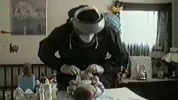 Baby lacht Papa beim Windelwechseln aus baby lacht papa beim windelwechs