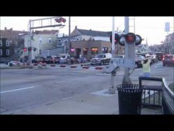 bei rot ueber die bahnschiene fa