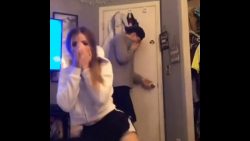 Beim Handstand pupsen beim handstand pupsen