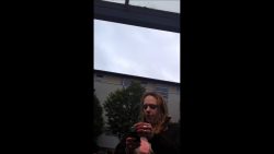 besoffene frau rastet aus