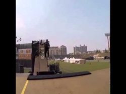 BMX-Wechsel im Flug auf der Rampe bmx wechsel im flug auf der ramp