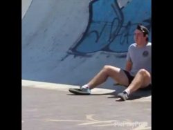 Bowling Kugel in die Nüsse bowling kugel in die nuesse