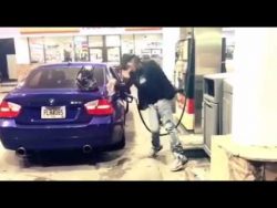 Breakdance beim Tanken breakdance beim tanken