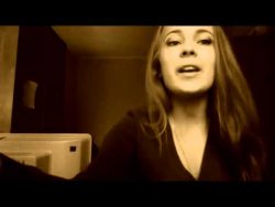 Bruder hilft Schwester beim singen bruder hilft schwester beim sing 1