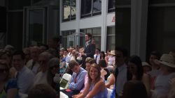 Das Blumenmädchen ist aber groß geworden das blumenmaedchen ist aber gros