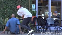 den stuhl weg ziehen