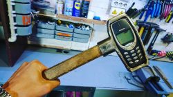 der nokia 3310 hammer