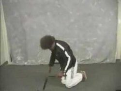 Der wahre Nunchaku Meister bei der Arbeit der wahre nunchaku meister bei d