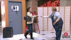 dicke frau badezimmer scherz