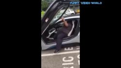 dicker mann in einem bmw i8