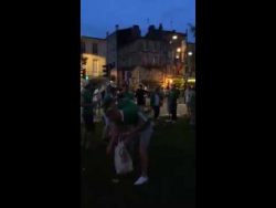 Die Fans wissen, was sich gehört die fans wissen was sich gehoert