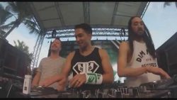 DJs und ihre harte Arbeit am Mischpult djs und ihre harte arbeit am mis