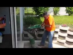 ein bier bei der arbeit trinken