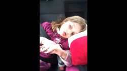 eis essen im kalten regen