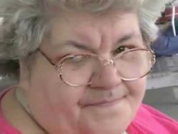 frau mit gewaltigem damenbart