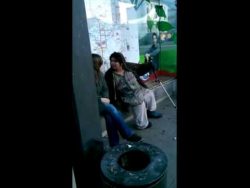 frau sucht stress an der haltest