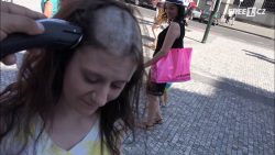 gegen geld haare abrasieren lass