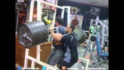 Geräte im Fitnessstudio beschädigen