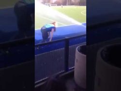 girl hat kein glueck beim sport