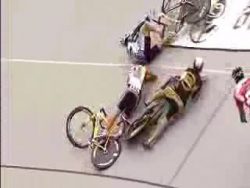 Großer Fahrrad Unfall beim Radrennen grosser fahrrad unfall beim radr