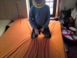 idiot schiesst sich in die eier