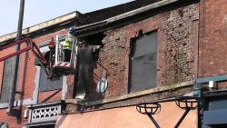 Inspektion einer Hausruine inspektion einer hausruine