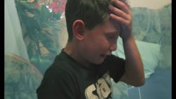 junge bekommt keine ps4 zu weihn