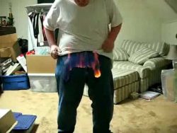 kind brennt seine hose an