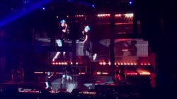 Kind darf mit Logic auf der Bühne singen kind darf mit logic auf der bueh