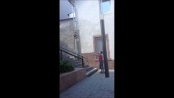 Kind und der Fussball kind und der fussball