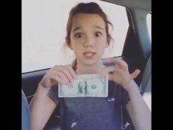 kleines maedchen singt mit geile