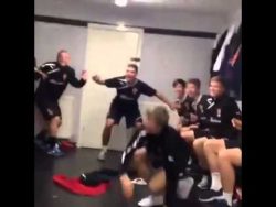 kopfballspiel in der umkleidekab