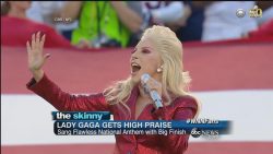 Lady Gaga singt die Nationalhymne beim Super Bowl 2016 lady gaga singt die nationalhymn