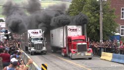 LKW Rennen auf schmaler Straße lkw rennen auf schmaler strasse