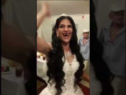 lustig braut hatt kaum zaehne im