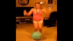 maedchen faellt auf die fresse