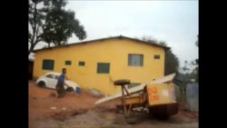 maenner auf dem bau haben spass