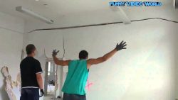 Mauer einreißen auf der Baustelle mauer einreissen auf der baustel