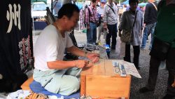 messerverkaeufer in japan auf de