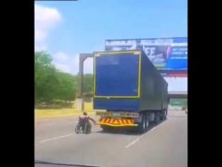 mit dem rollstuhl auf der autoba