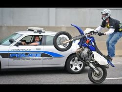 Motorrad Stunters vs. Polizei motorrad stunters vs polizei