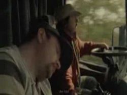 muede lkw fahrer bei der arbeit